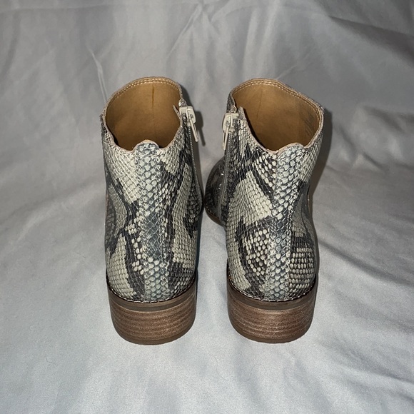 Size 7 Women’s Lucky Brand Snake Skin Design Ankle Boots - Picture 4 of 6